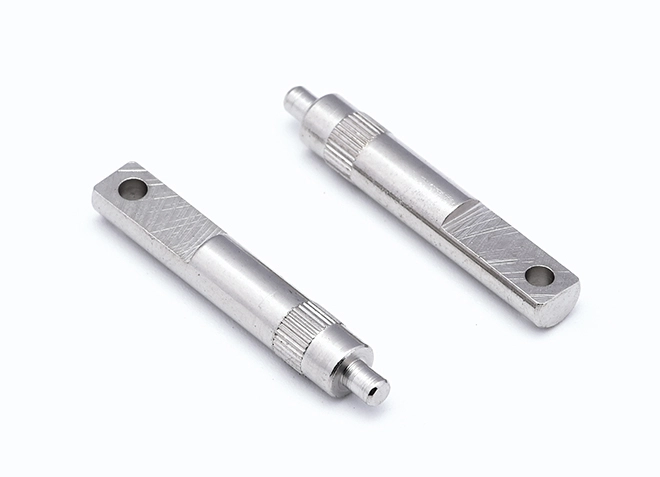 Gerillter Passstift mit Querloch