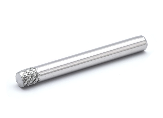 Einseitig geköpfter gerändelter Passstift