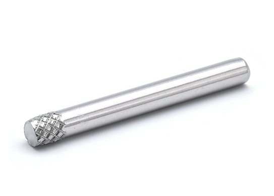 Einseitig geköpfter gerändelter Passstift